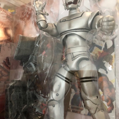 Ultron figure 7 inches Marvel Diamond Select new sealed with base