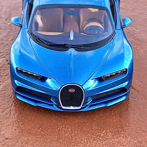 Custom Bugatti Chiron 1/18 Bburago like new