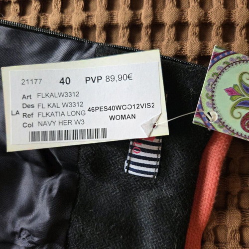 Vilagallo wool skirt new with tag, size 40, black and blue