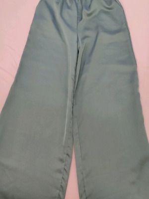 Satin pants like new, size medium, green-gold shade