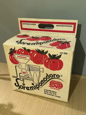 Tomato masher like new