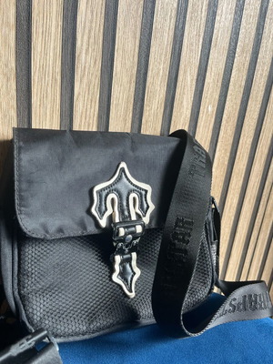 Trapstar bag like new, black, large and small compartment