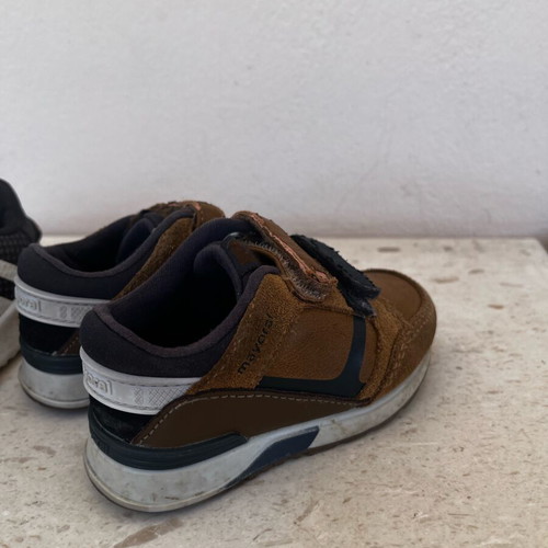 Boys' shoes size 20 like new, two pairs