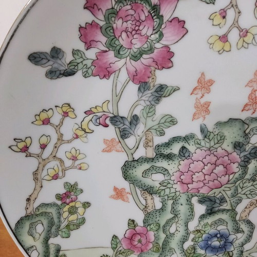 Porcelain painted Chinese plate like new