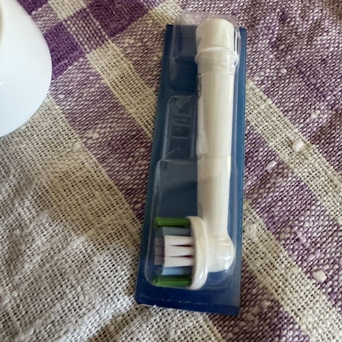Oral B Braun electric toothbrushes with chargers and spare head