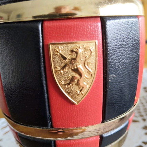 Vintage leather table tobacco box like new with gilded details