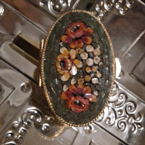 Jewelry box with small mosaic flower motifs used