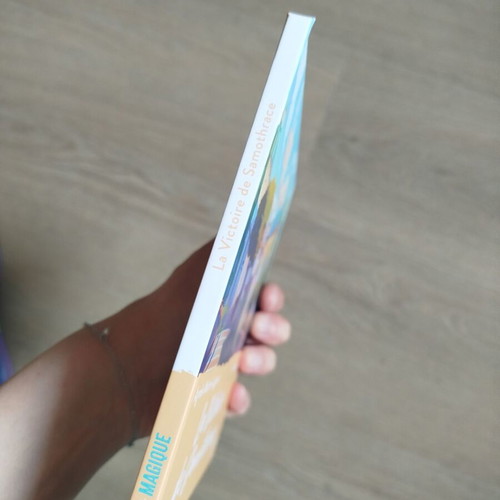 La Victoire de Samothrace children's book new, French