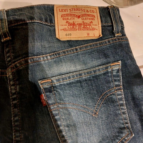 Levi's denim skirt used, size Medium (38), front slit