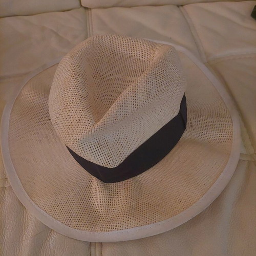 Straw hat like new, black and beige, sizes M and L