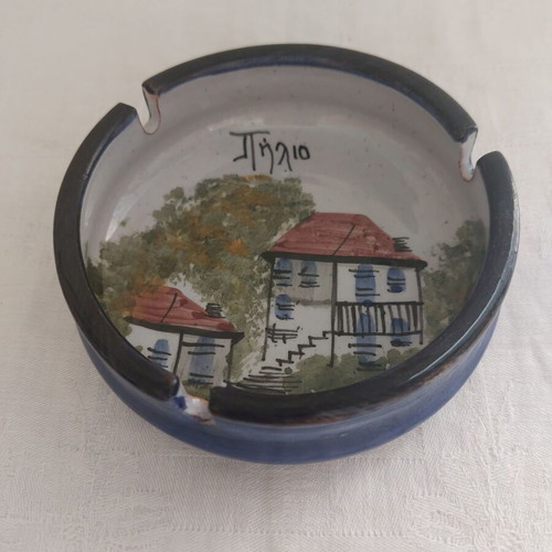 Ceramic ashtray handpainted, like new, diameter 11 cm
