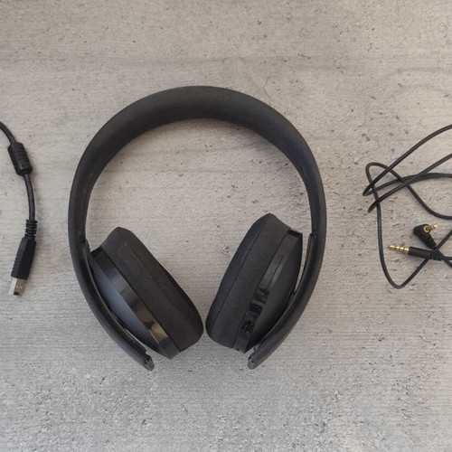 PS4 Gold Wireless Headset used with 7.1 Virtual Surround Sound