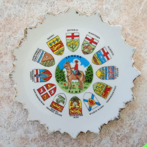 Vintage collection of 5 souvenir decorative plates