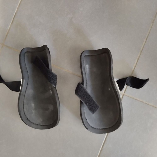 Football shin guards for kids like new, size small