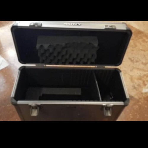 Sony Handycam CCD-F77 Hi-Fi Stereo Video8 camcorder like new with case and accessories