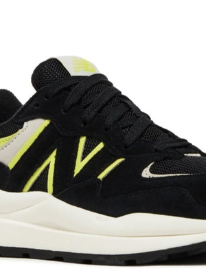 New Balance sneaker like new, size 40, black and yellow