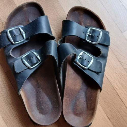 Black leather sandals, size 39