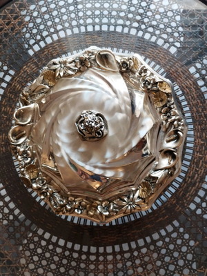 Silver-plated decorative bowl 25cm vintage with lid and floral details like new