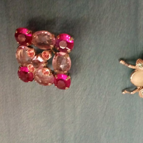 Set of 3 pins used