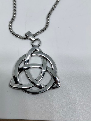 Κελτικό μενταγιόν προστασίας Triquetra από ανοξείδωτο ατσάλι σαν καινούργιο
