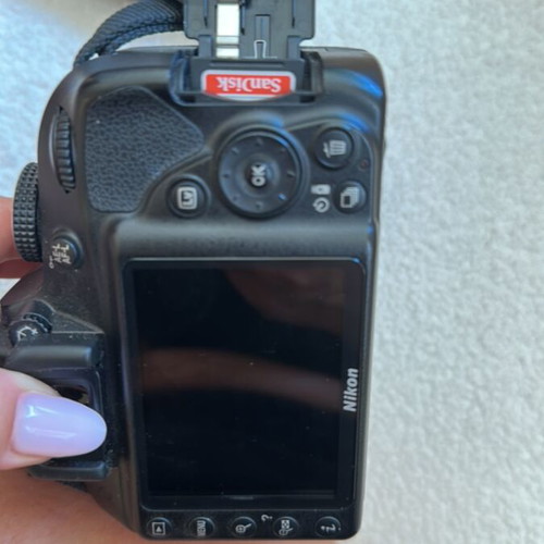 Nikon Digital Camera D3300 like new, charger missing