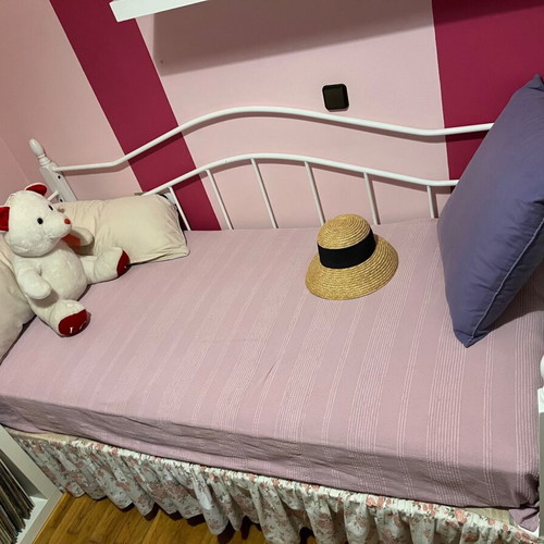 Ikea metal bed like new, with or without mattress