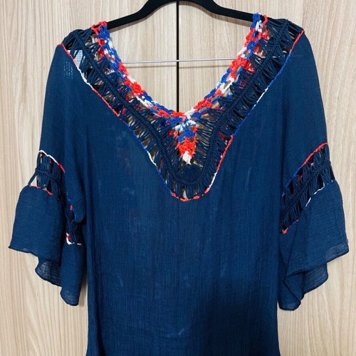 Short beach caftan like new, blue, one size with knitted embroidery