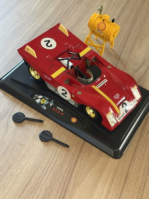 Ferrari 312 P 1972 колекционен модел 1:18 от Bburago, като нов