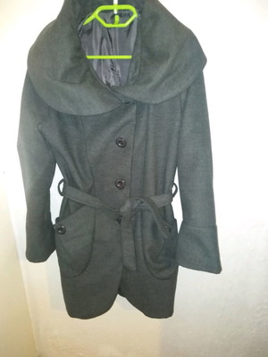 Women's gray coat used, with large round collar and belt