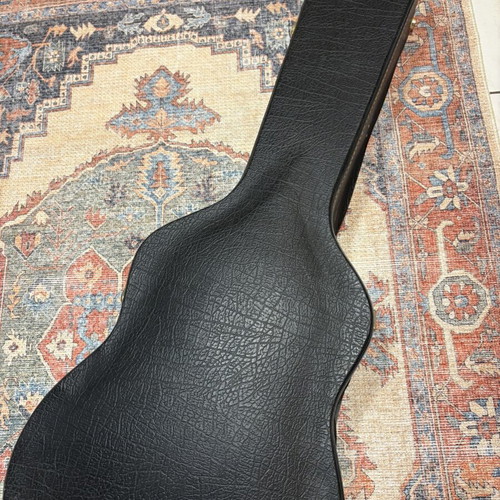 Ahera Concerto Classical Guitar like new with case