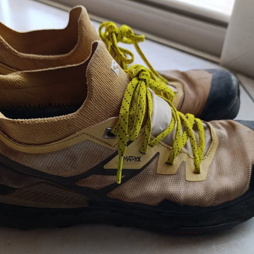 Salomon trail running shoes size 42.5