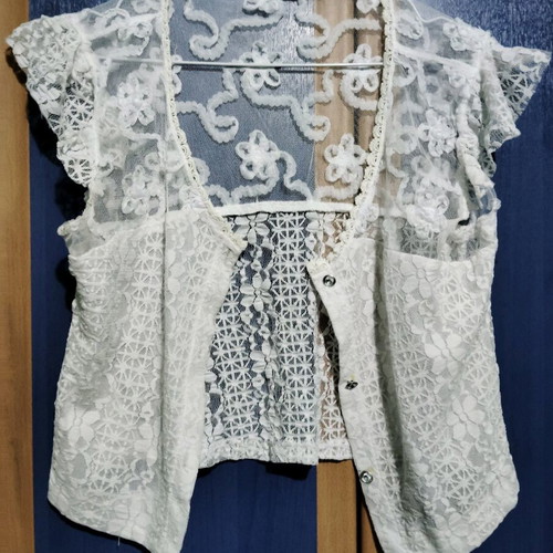 White romantic sleeveless cardigan like new