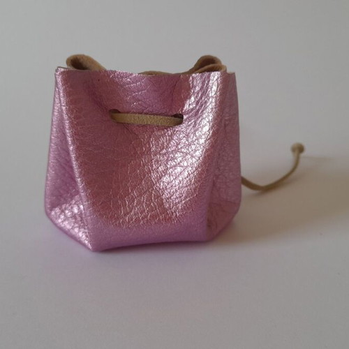 Handmade leather dice pouch new, pink metallic