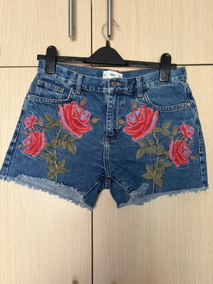 Mango denim shorts like new, size M 38 10, blue with floral embroidery