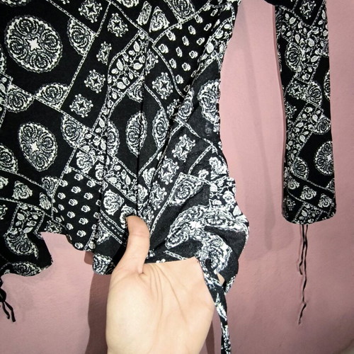 Y2K top with bell sleeves and side ruching like new