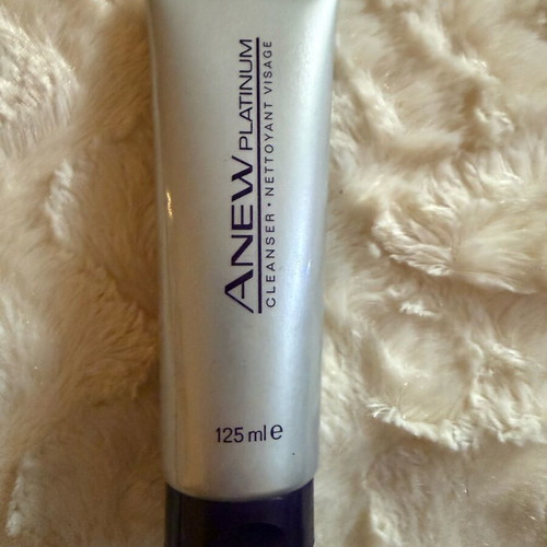 Avon skincare set new with gift concealer