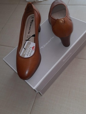 Tamaris leather pumps new, size 38, brown