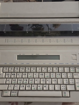 Brother AX-140 vintage electronic typewriter like new