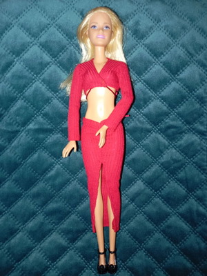Barbie FXP18 κούκλα δασκάλα μουσικής με κόκκινο σύνολο