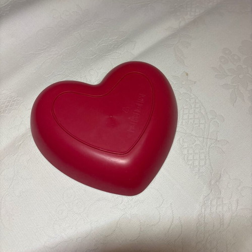 Plastic heart-shaped plate used, red, 15 cm diameter