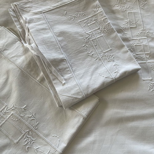 Vintage embroidered double bed sheet set with pillowcases used