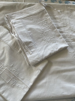 Vintage embroidered double bed sheet set with pillowcases used