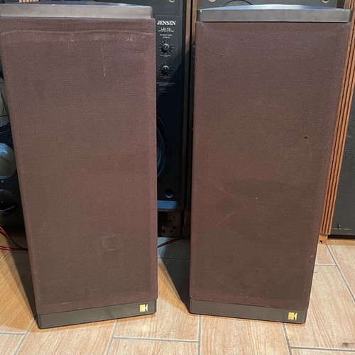 KEF 304 Series II speakers used, excellent sound, made in England