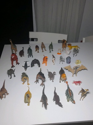 Rubber dinosaurs and animals used, set of 31 pieces