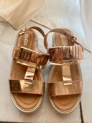 Πέδιλα πλατφόρμες μεταχειρισμένα GoGo Shoes, χρυσά, μέγεθος 39