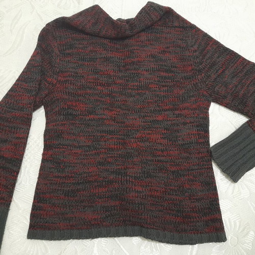 Woolen blouse Julia Bergovich like new, V-neck, gray and red, size M