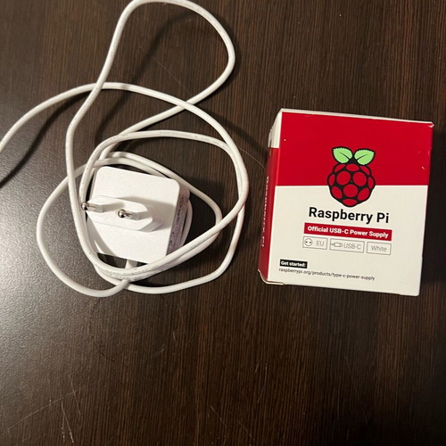 Raspberry PI-400 8GB like new with original mouse and power supply
