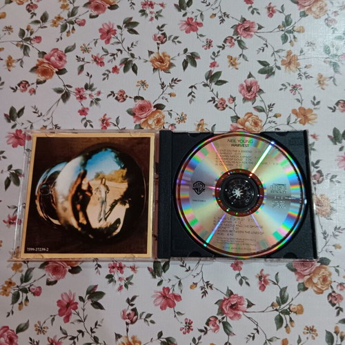 Neil Young Harvest CD like new, rock