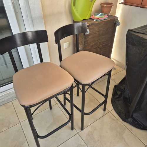 Bar stools set of 2, like new, metal frame