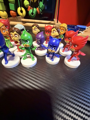 30 Pj Masks figures with stamp, collectible set